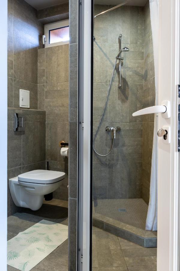 Къщи За Гости Сноуфлейк Snowflake Chalet And Snowflake Lodge Bansko Bagian luar foto